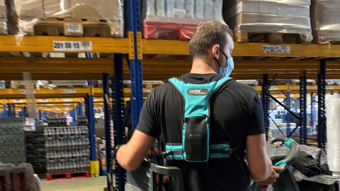 Schiever adopte le gilet vocal pour la préparation des commandes