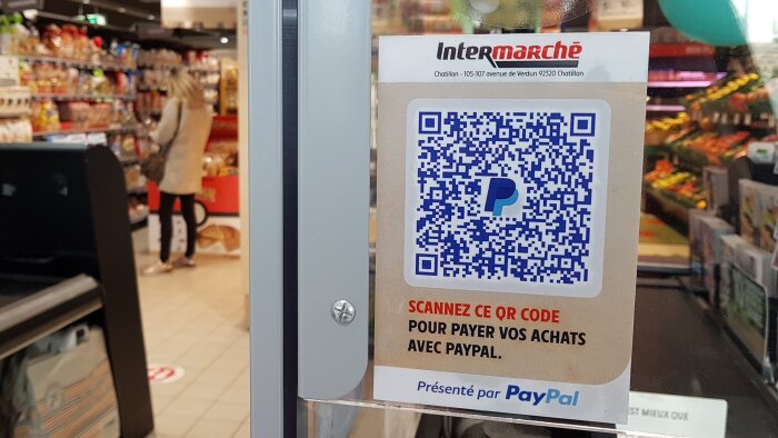 Le QR Code en caisse permet aux clients de récupérer les données bancaires du magasin en un clic. - © CC / Républik Retail
