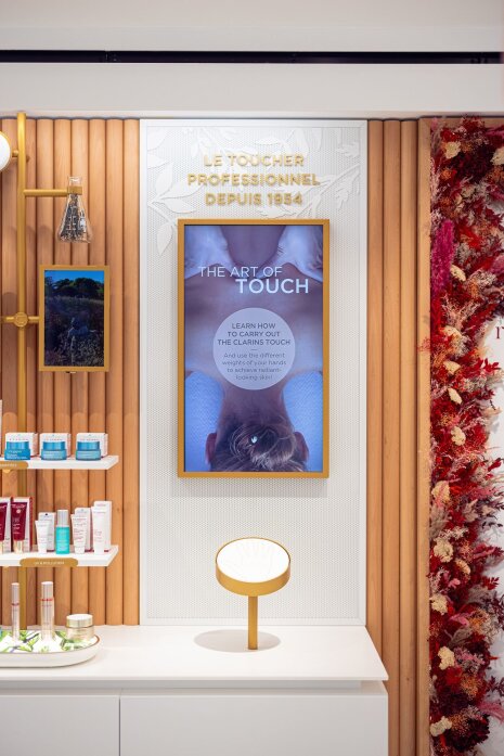 Du bois pour habiller le mur. - © Clarins / Olivier Loser