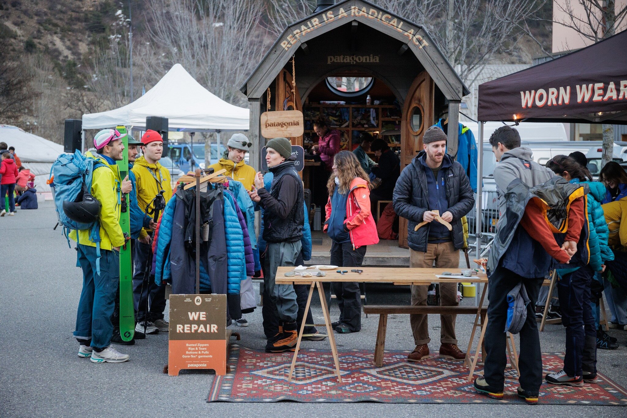 Escale du Worn Wear Tour Patagonia au Ice CLimbing Festival 2025 - © https://www.facebook.com/permalink.php/ ?story_fbid=984997380336730&id=100064794304138&locale=cs_CZ