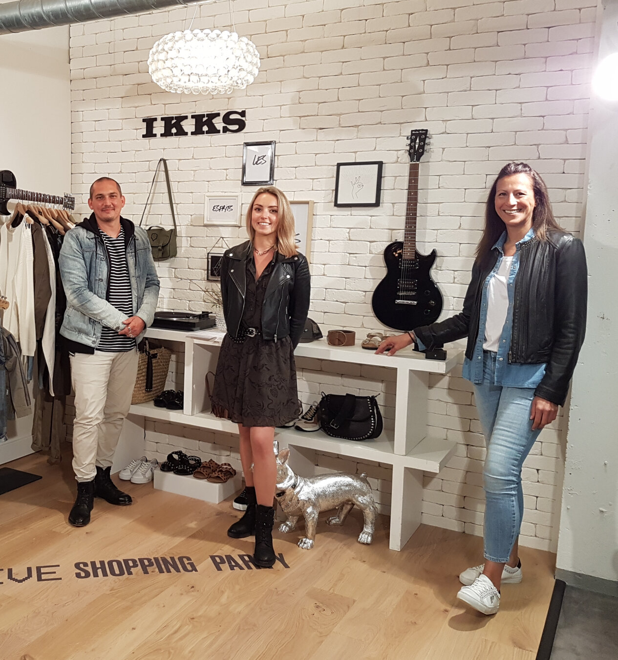 L’équipe live shopping : Guillom Martin, Julia Houssart, et Nadia Jaabiri. - © CC / Républik Retail