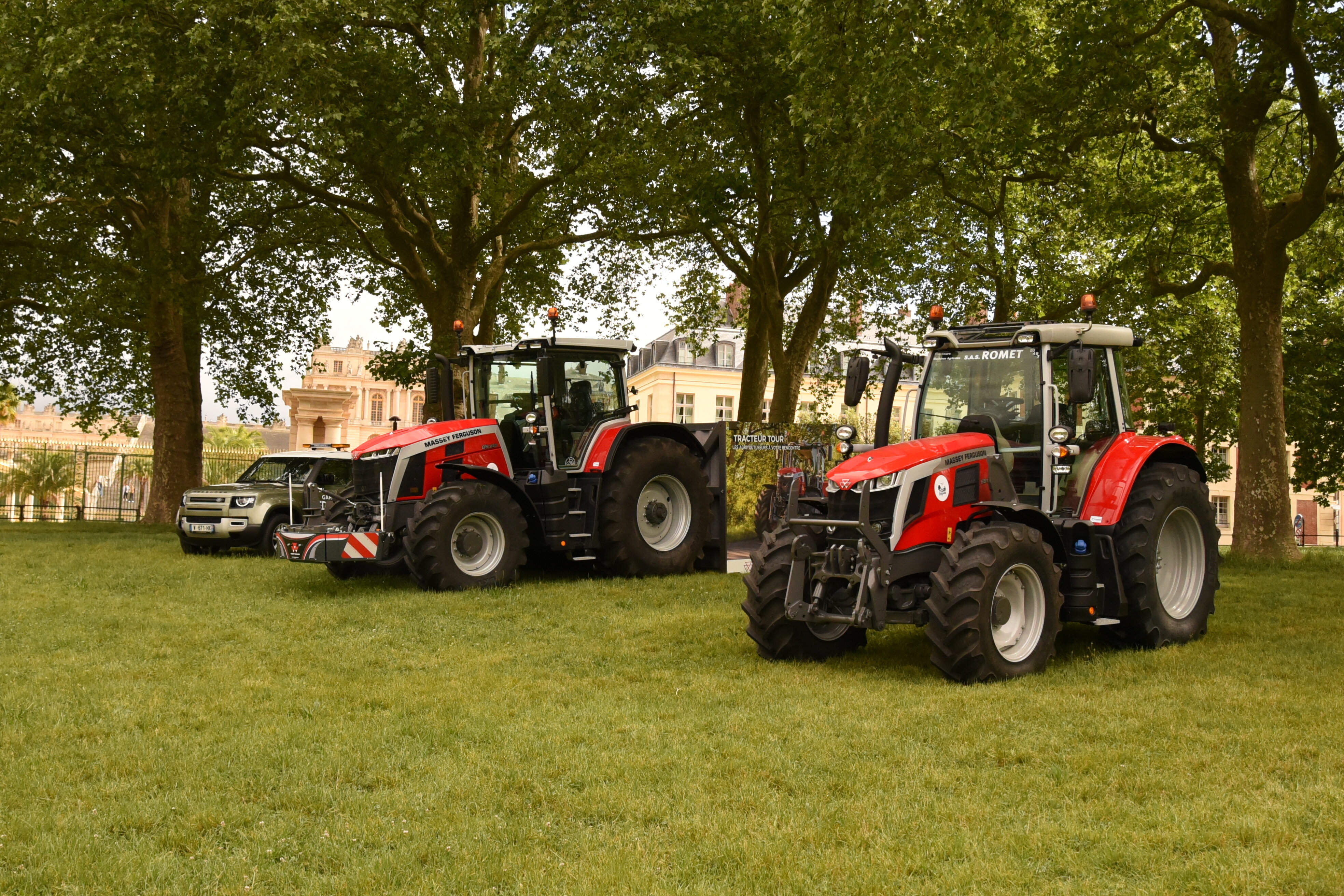Le Tracteur Tour va à la rencontre des agriculteurs locaux et du grand public - © D.R.
