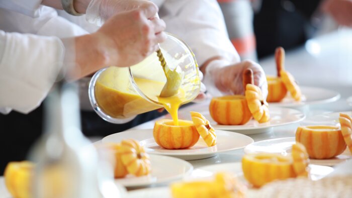 Les traiteurs demandent à leurs clients un délai de 15 jours au moins pour passer commandes  - © Pietro Jeng