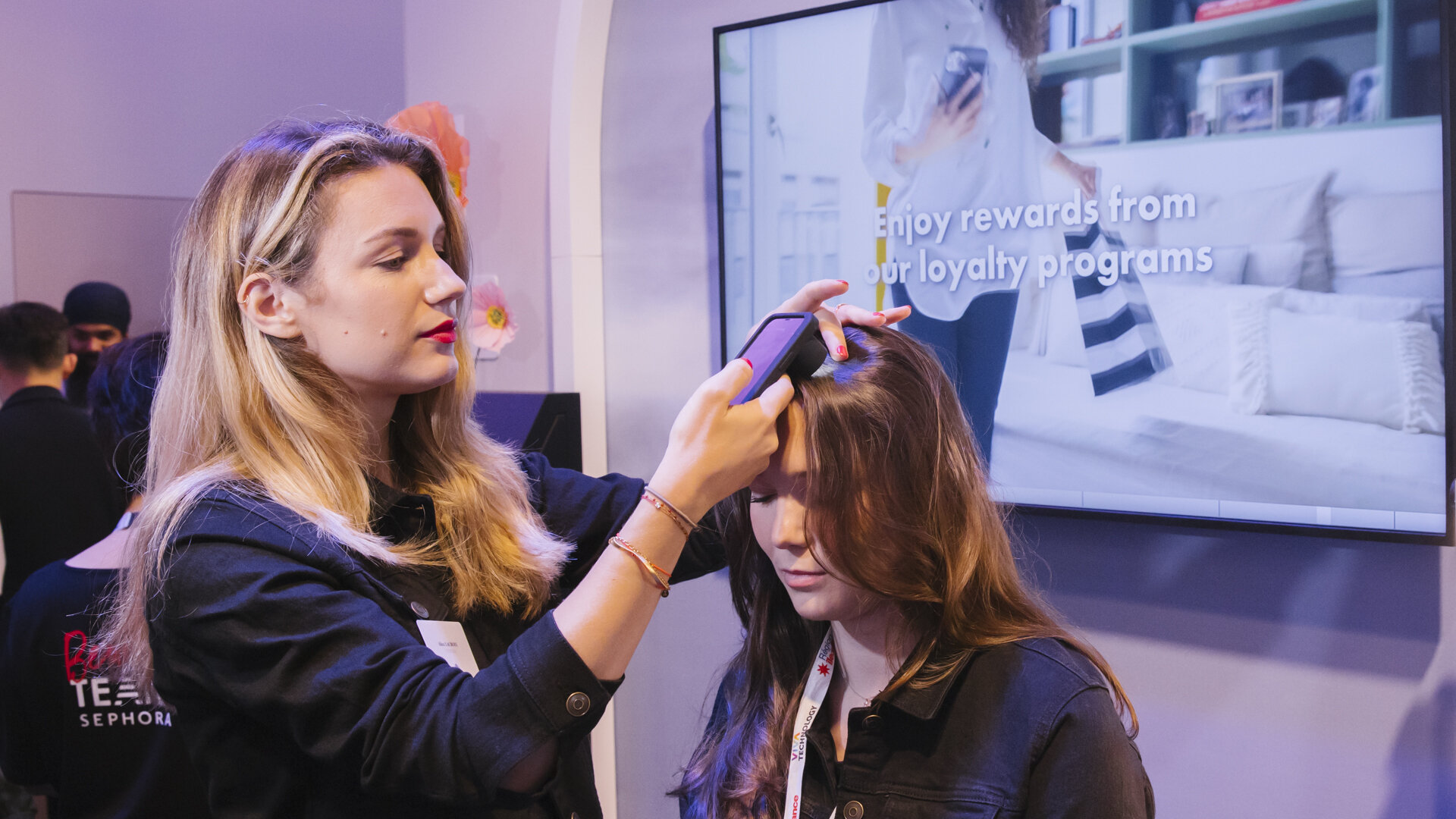 Le Hair Diagnosis est un outil de diagnostic capillaire qui permet aux conseillers beauté de fournir des recommandations sur mesure. - © carolina arantes
