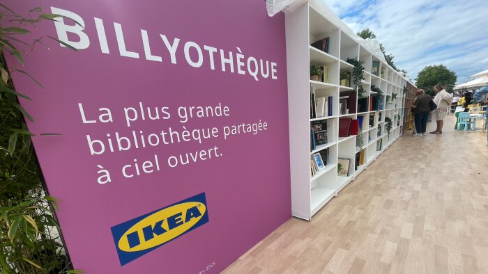 IKEA déploie une bibliothèque XXL à ciel ouvert en plein Paris