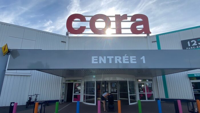 Carrefour projette de convertir les hypermarchés Cora sous enseigne Carrefour avant la fin de 2024. - © D.R.
