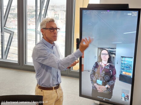 La "vitre" pour communiquer entre welcomes bars - © Républik-IT / Bertrand Lemaire