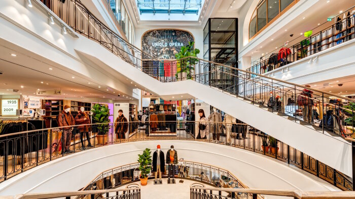 La surface globale du flagship d’Opéra s’est agrandie, passant de 2 000 à 2 265 mètres carrés. - © UNIQLO - Myphotoagency / Farshid MOMAYEZ