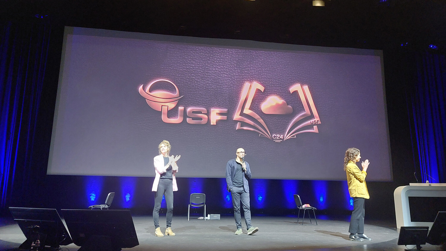 Une pièce de théâtre sur l’écoute et l’expérience collaborateur a conclu la seconde matinée. - © Républik IT / B.L.