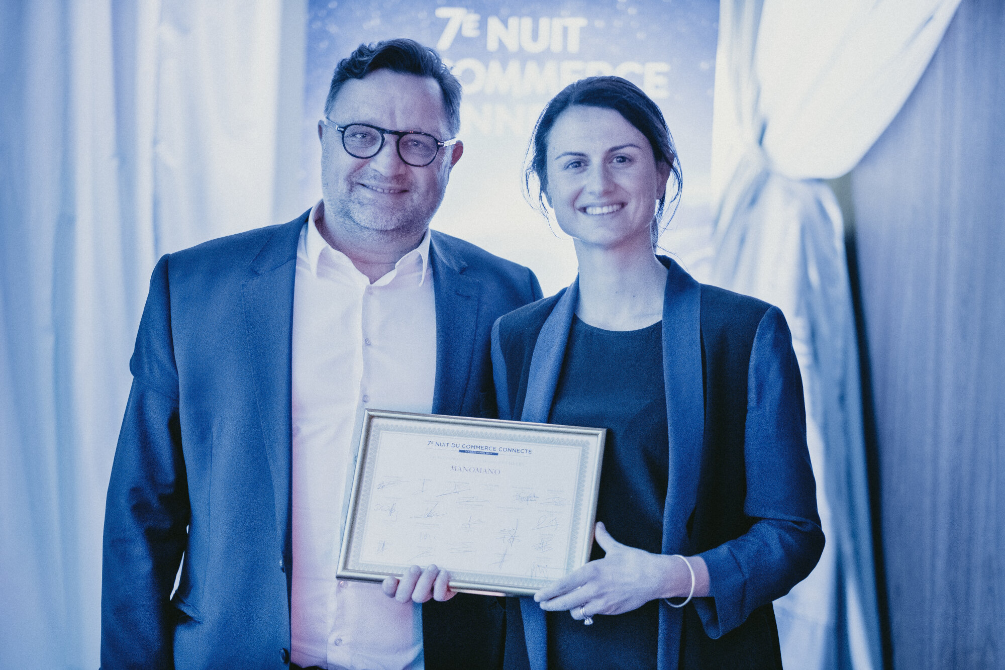Damien Defforey (C&A) et Lorraine Valsasina (ManoMano Pro) lors de la 7e nuit des Trophées du Commerce Connecté. - © Républik Retail