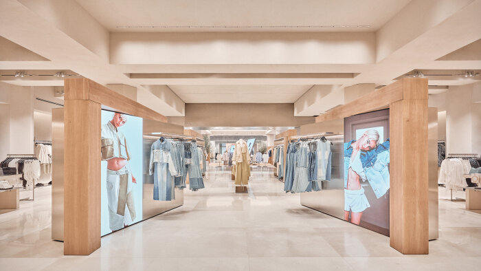 Ouvert en avril, le flagship des Champs-Elysées est le plus innovant et connecté en France. - © domo fotografia s.l