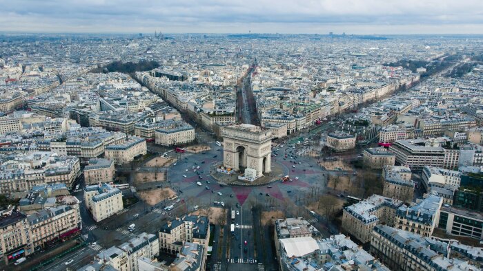 La montée en gamme des Champs-Élysées se poursuit, illustrée par de nouvelles arrivées dans le luxe. - © D.R.