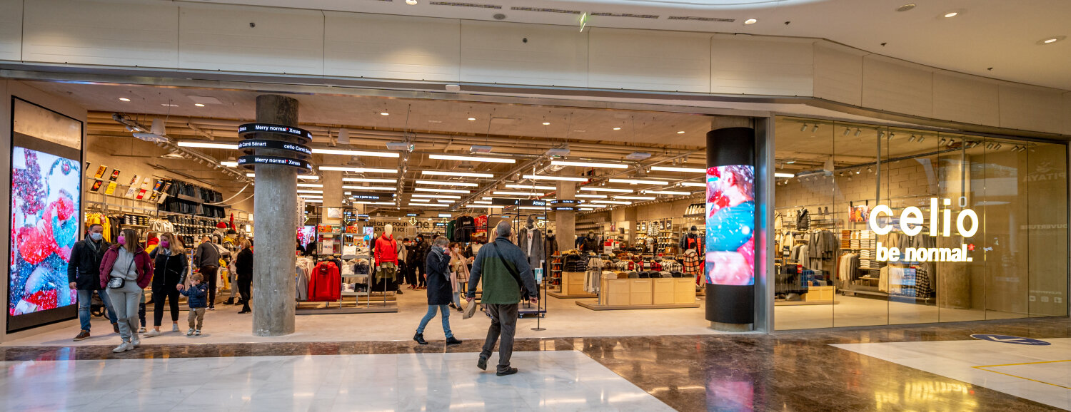 La vue sur le magasin est dégagée depuis le centre commercial. - © Celio