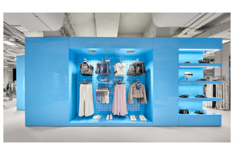 Bershka transforme son image en France avec un concept repensé ...
