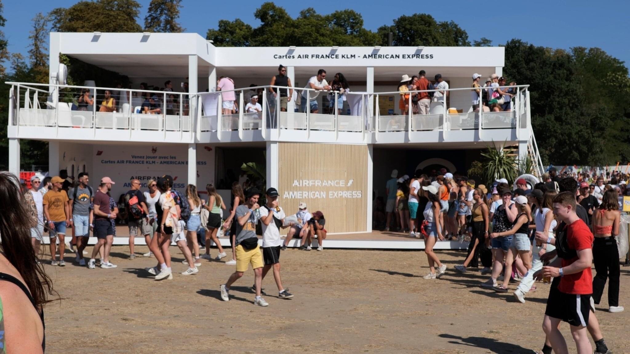 Stand American Express au festival Lollapalooza (juillet 2022) - © Lili&Co
