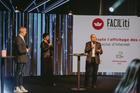 Facilit'iti a reçu son prix coup de cœur de Cathy Collart-Geiser et Pierre-Alexandre Mouret (Pharmavie) - © Républik Retail