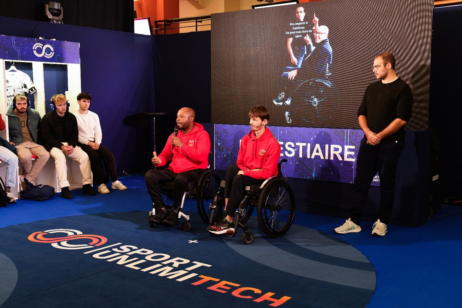 Un vestiaire est reconstitué pour des débats intimistes - © Sport Unlimitech