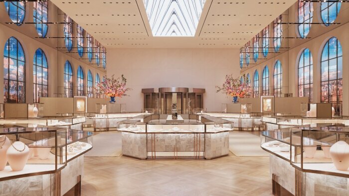 Le rez-de-chaussée offre une vue imprenable aux clients lorsqu’ils entrent chez Tiffany. - © D.R.