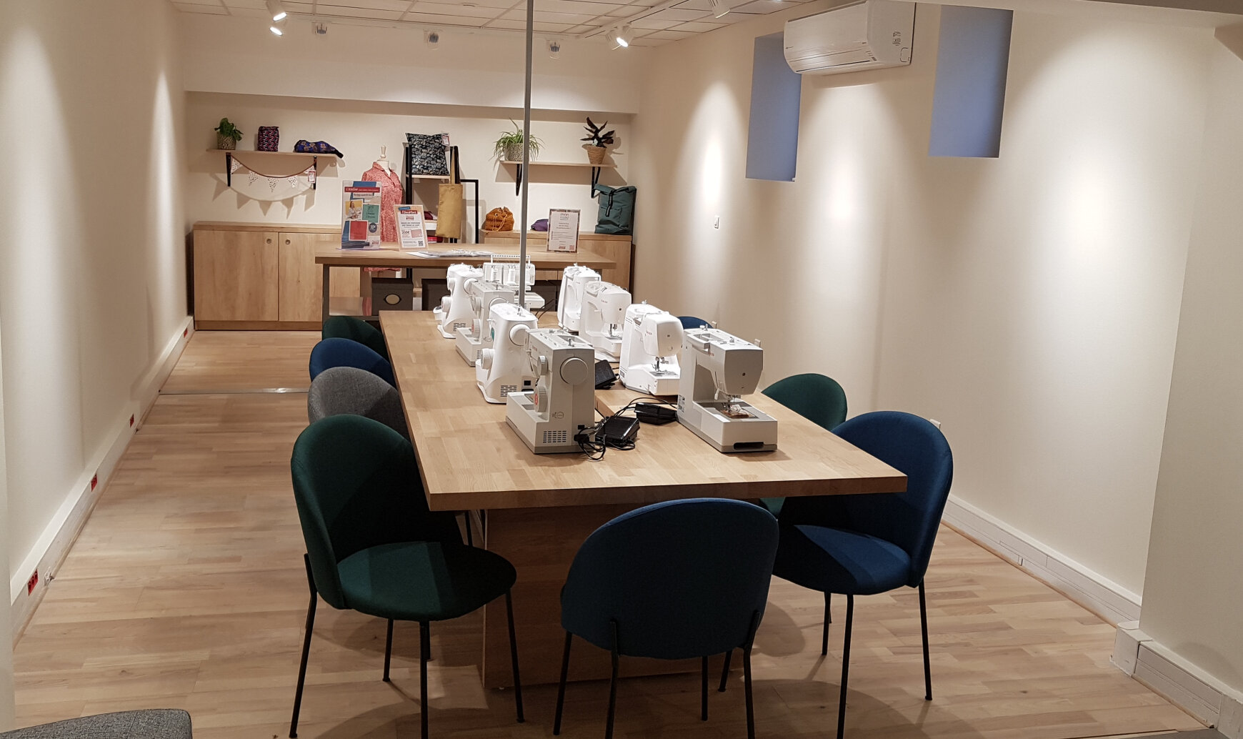 L’atelier peut accueillir jusqu’à 8 personnes (4 en ce moment) - © CC / Républik Retail