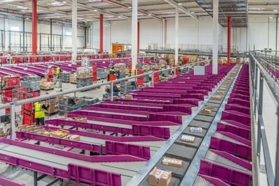 La zone dédiée aux produits frais abrite un système mécanisé sur plus de 10 000 m2. - © JulienTuyeras / ITM LAI