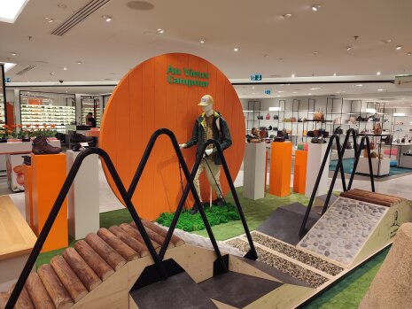Un espace d'essai des chaussures pour Au Vieux Campeur. - © Républik Retail