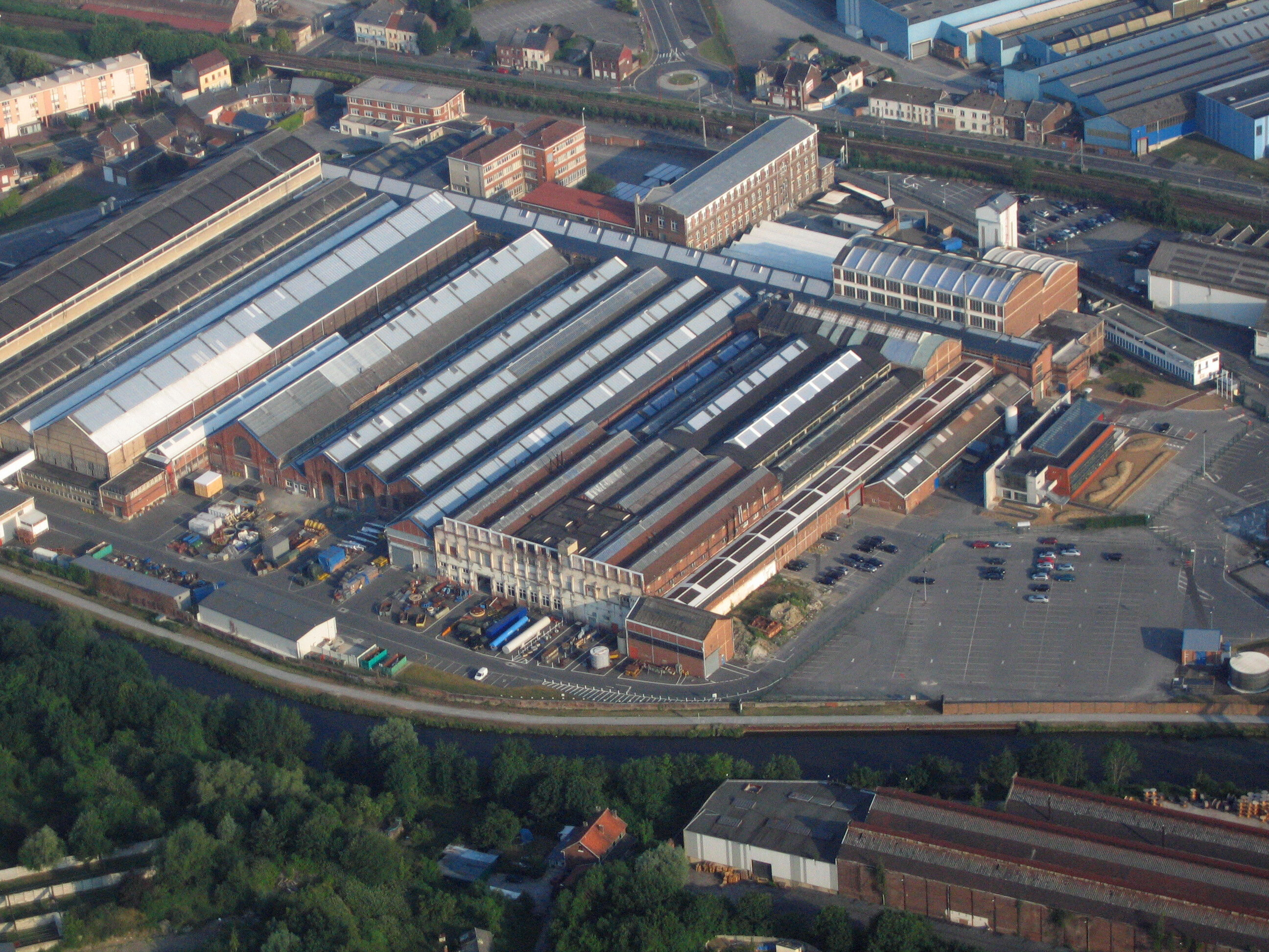 Le site de Jeumont Electric, situé aux abords de la Sambre - © D.R.