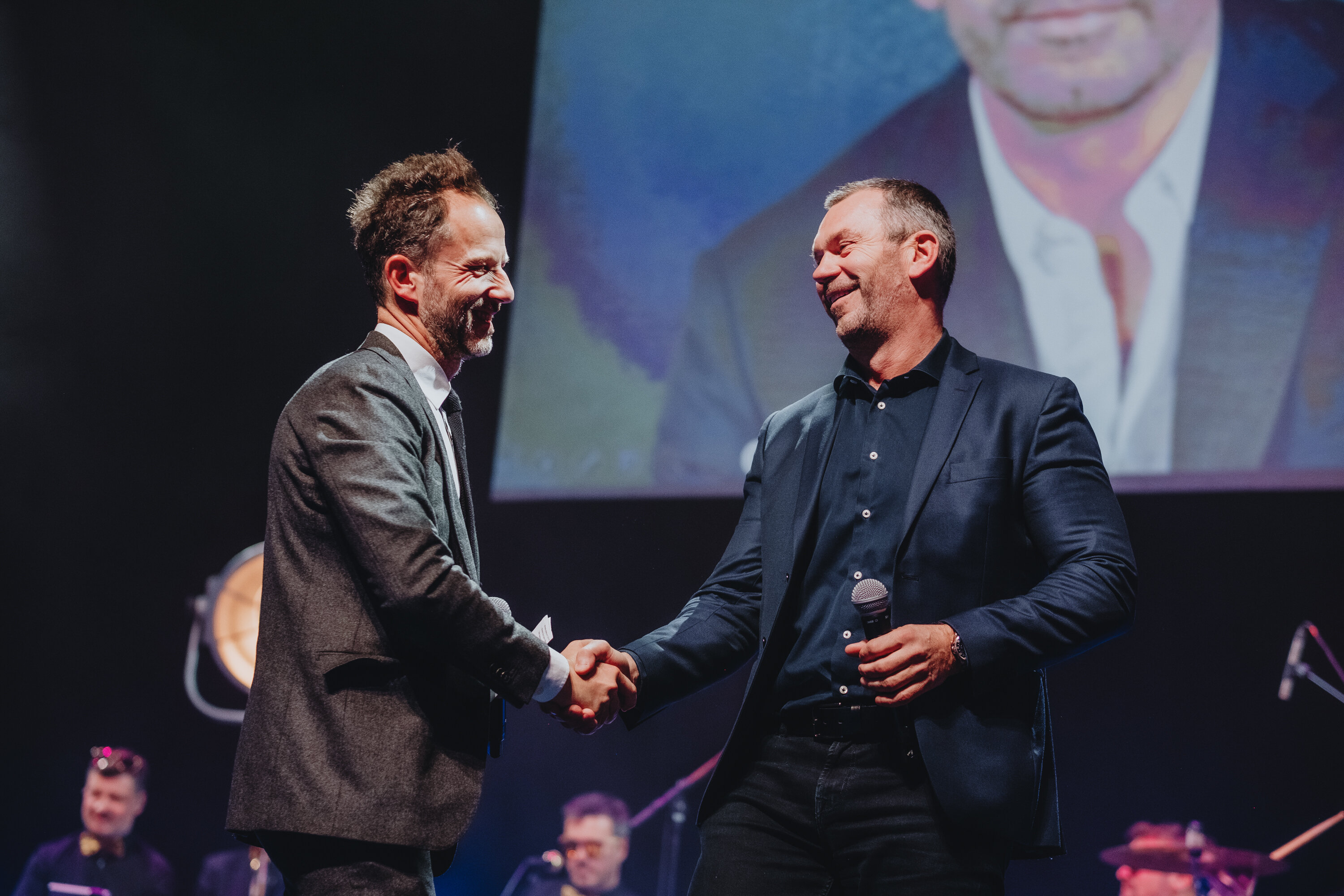 Laurent Milchior gérant du groupe Etam a remis à Thierry Cotillard le Prix de la Personnalité Retail de l’Année. - © MANUEL ABELLA