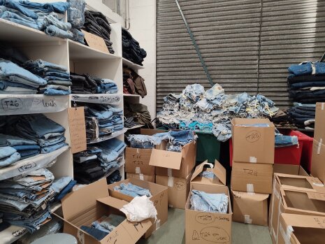 Eureka Fripe fait aussi de l'upcycling en transformant des jeans en short par exemple. - © Républik Retail