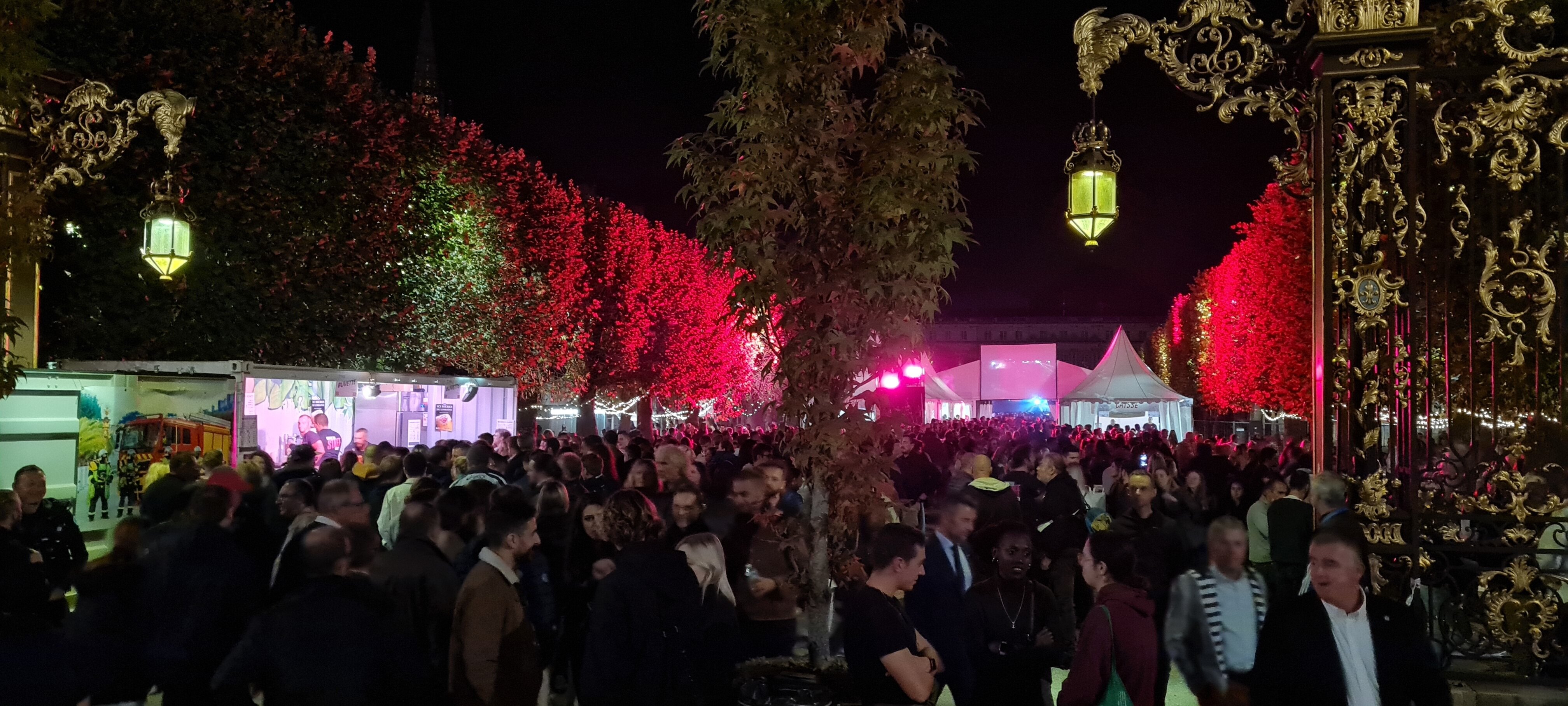 Le Congrès national des sapeurs-pompiers a organisé son bal des pompiers dans le centre de Nancy - © communication-COMM2022