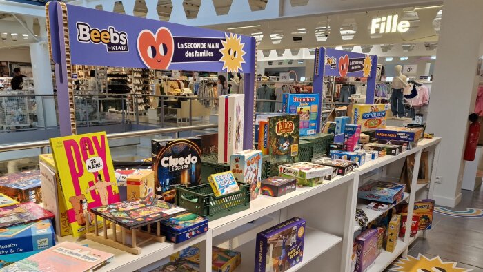 A l’étage, l’offre de produits neufs pour enfants est élargie avec de la seconde main jeux-jouets. - © Républik Retail / CC