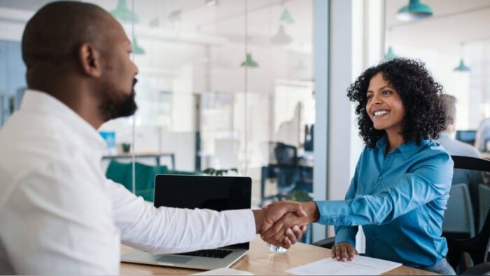 Recrutement, fidélisation et salaires : les priorités RH 2023 dans un marché du travail en évolution