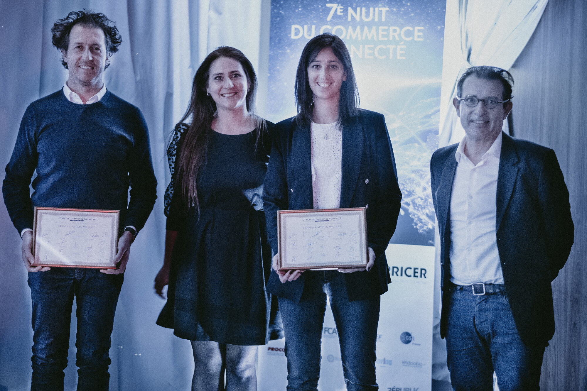 Hugues Pitre (Rue du commerce) a remis le prix à Captain wallet et Etam. - © Républik Retail
