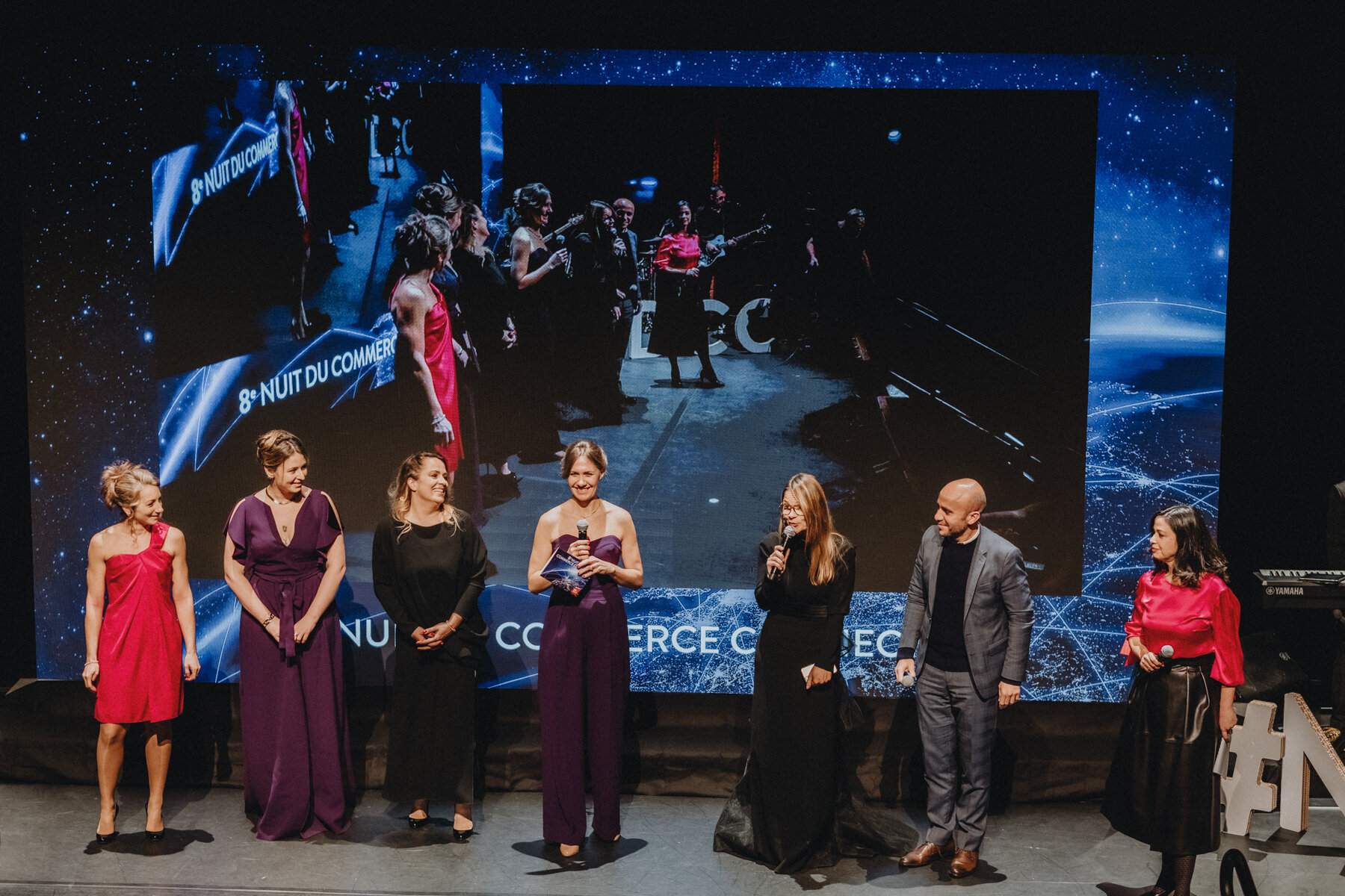 Céline Levoyer, Mélany Blanchard, Delphine Iacovelli-Goupy, Jade Sauzet (Républik Retail) Anne-Laure Couplet (Burton Paul Ka), Rami Baitiéh (Carrefour) et Clotilde Chenevoy (Républik Retail Le Média) lors de la 8e Nuit du Commerce Connecté. - © MANUEL ABELLA
