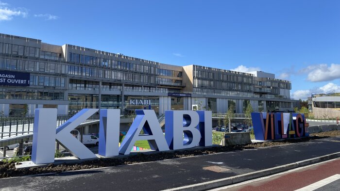 Kiabi Village, nouveau siège qui réunit les 1 000 collaborateurs des différentes entités du groupe. - © D.R.