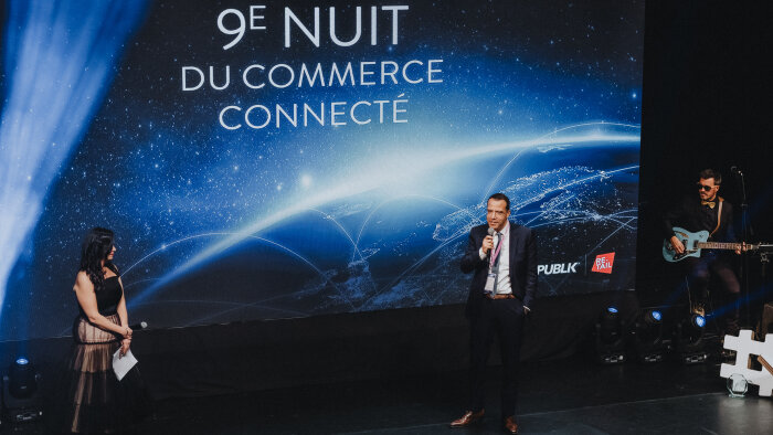 Moez-Alexandre Zouari sur la scène du théâtre Mogador lundi 21 novembre. - © Républik Retail