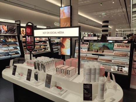 Les pépites dénichées par Sephora sont valorisées dès l'entrée - © CC / Républik Retail