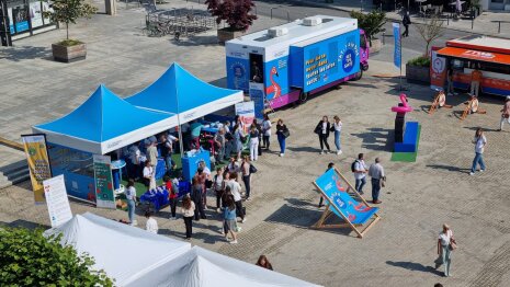 Un bus et tout un village - © Assurance Maladie