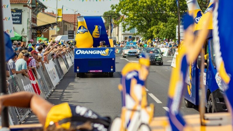 La caravane Orangina a diffusé de la bonne humeur le long des routes de France - © Sept cent neuf / Orangina