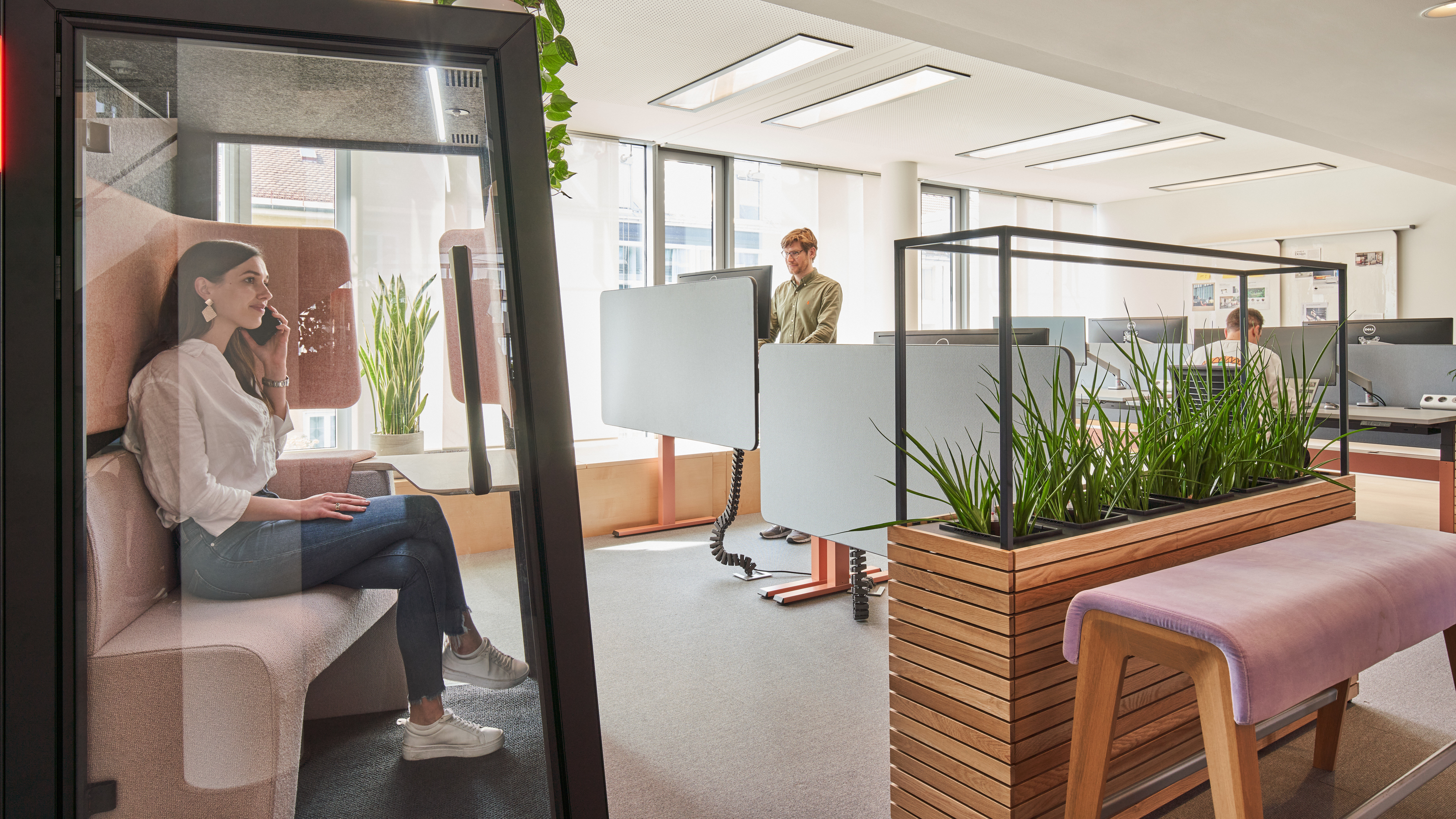 Avec la montée en puissance du travail hybride, les espaces individuels fermés sont de plus en plus utilisés - © Steelcase