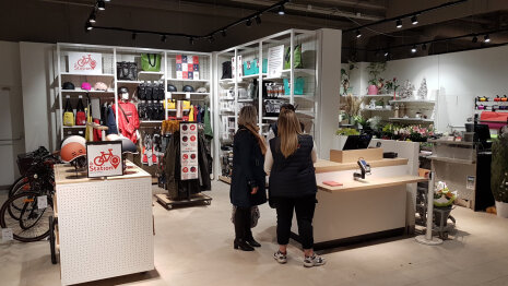 Le corner mobilité est entre le fleuriste et le cordonnier. - © Républik Retail