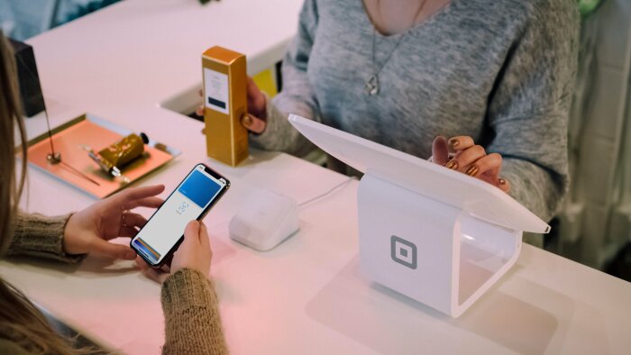 38 % des Français utilise le paiement sans contact en magasin d’après l’étude OpinionWay-Proximis. - © Christiann Koepke