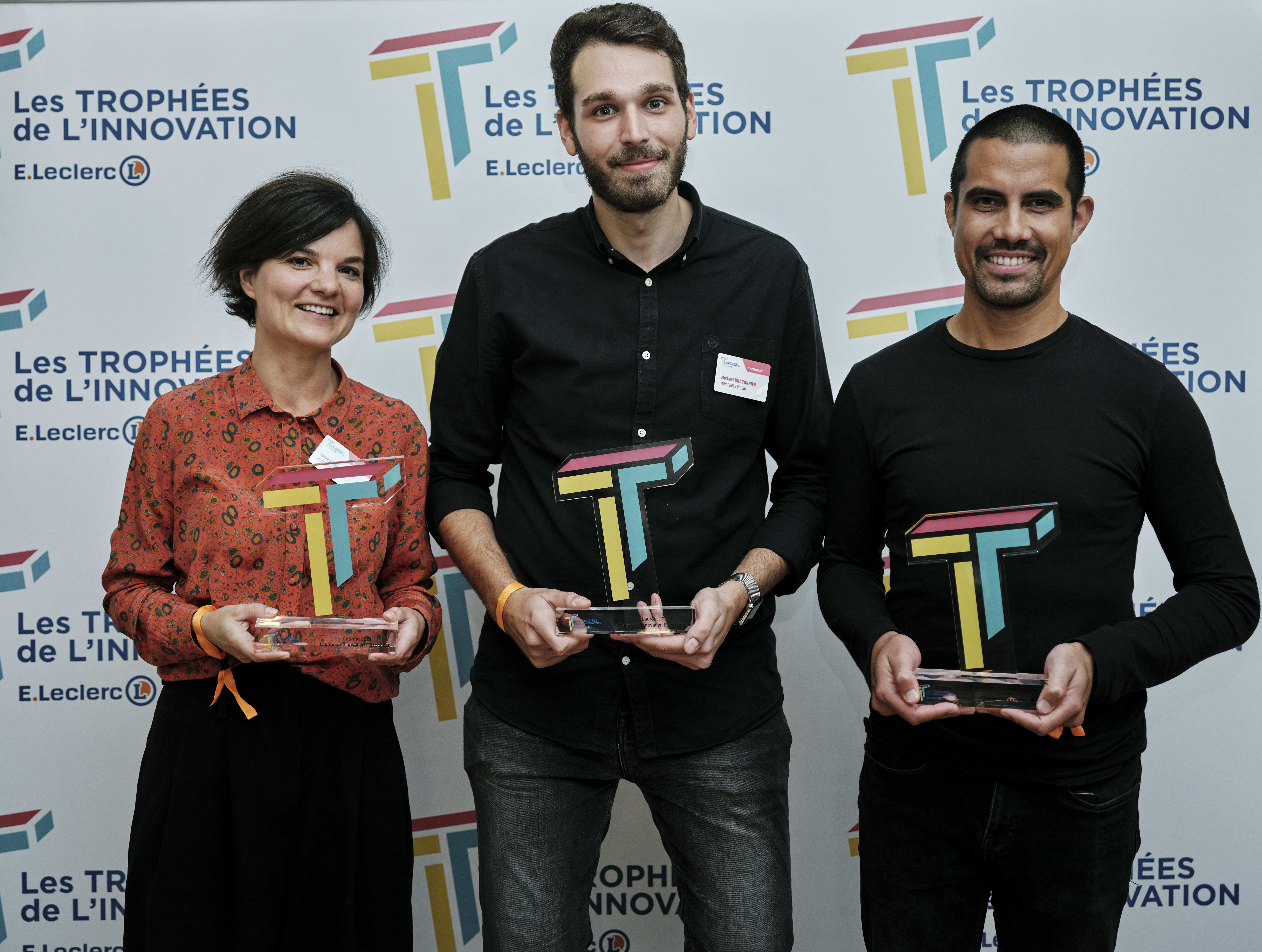 De gauche à droite : Lucie Soulard de Place2Swap, Mickaël Braconnier de Mon Super Voisin et Irwan Djoehana de Retail Shake, les 3 lauréats des Trophées de l’Innovation E.Leclerc 2021. - © CHRISTOPHE MEIREIS