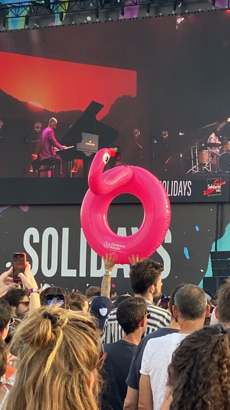 Une mascotte en festival - © Assurance Maladie