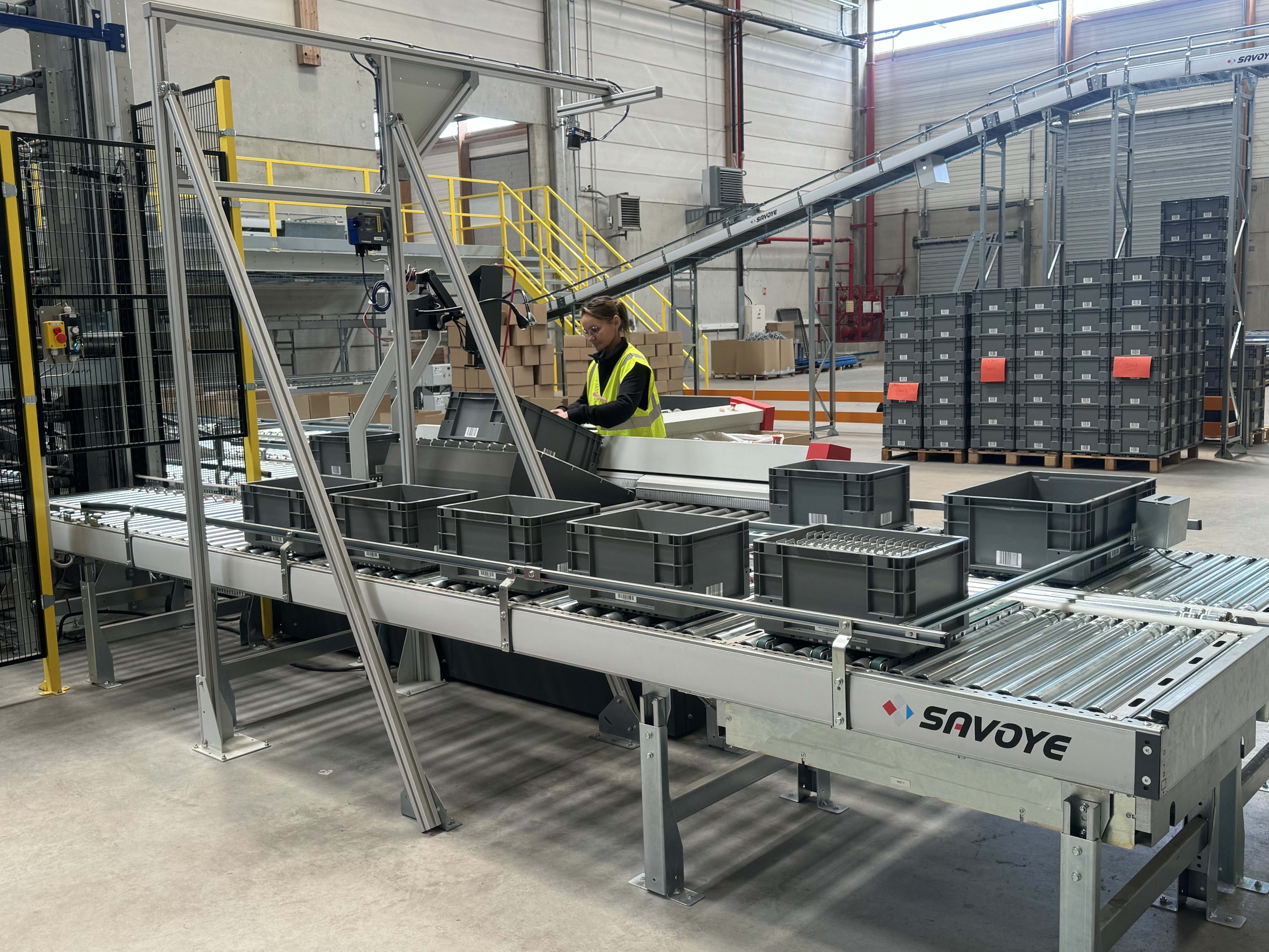 Grâce ce nouvel outils Goods to Person, Bigben a quintuplé sa capacité de traitement. - © D.R.