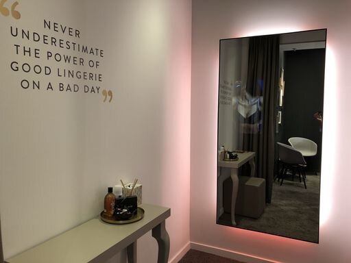 Lincherie scanne en cabine le buste de ses clientes pour avoir les bonnes mensurations. - © Echangeur