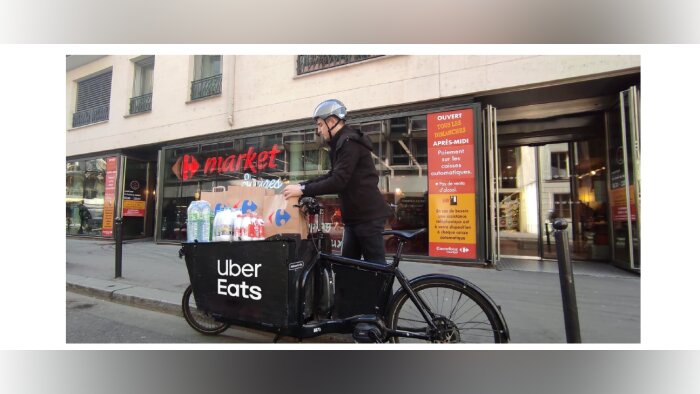 Carrefour et Uber Eats prolongent leur partenariat dans la livraison express