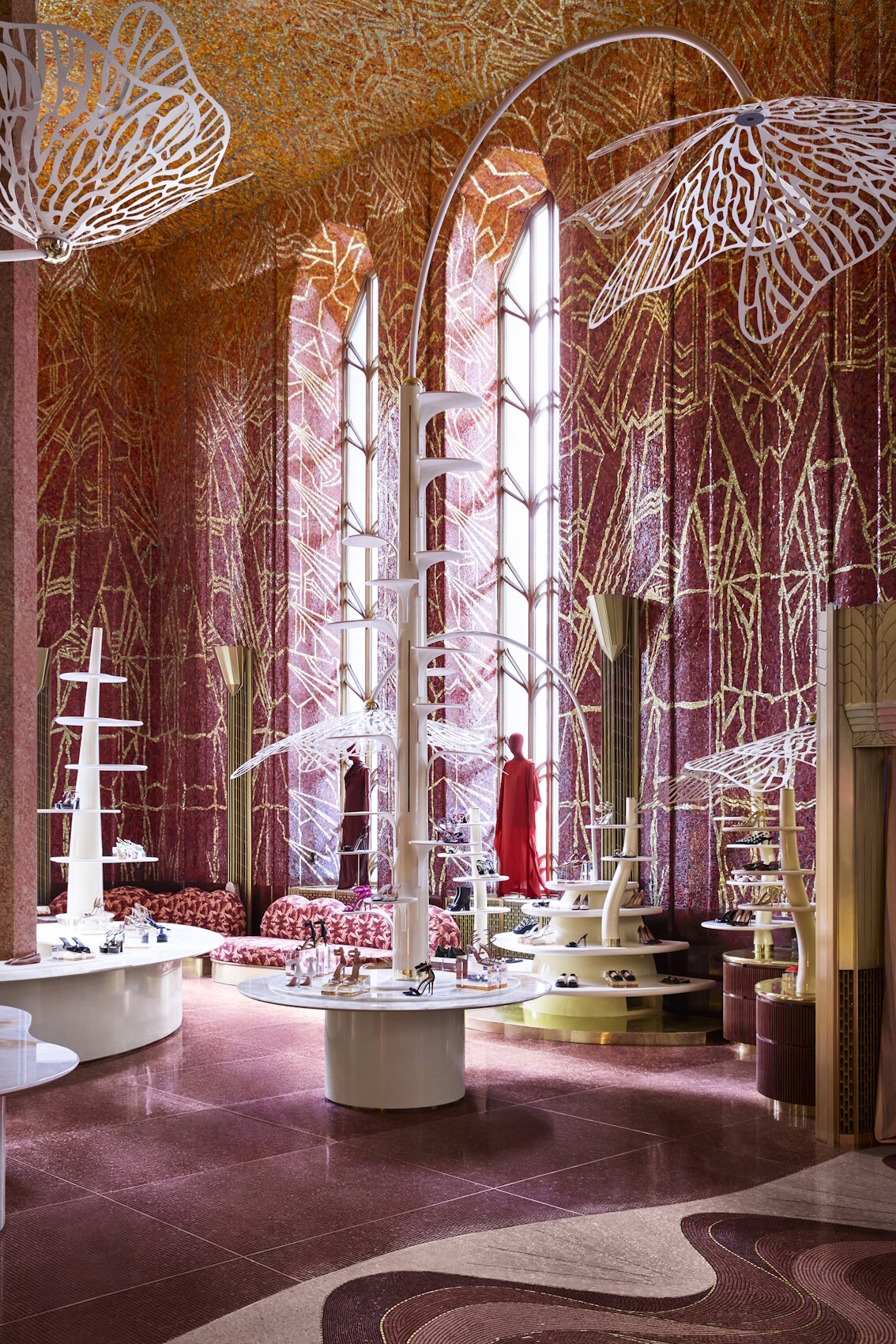 La Red Room du Printemps date des années 1920 et est recouverte de mosaïques rouges et dorées.  - © Printemps