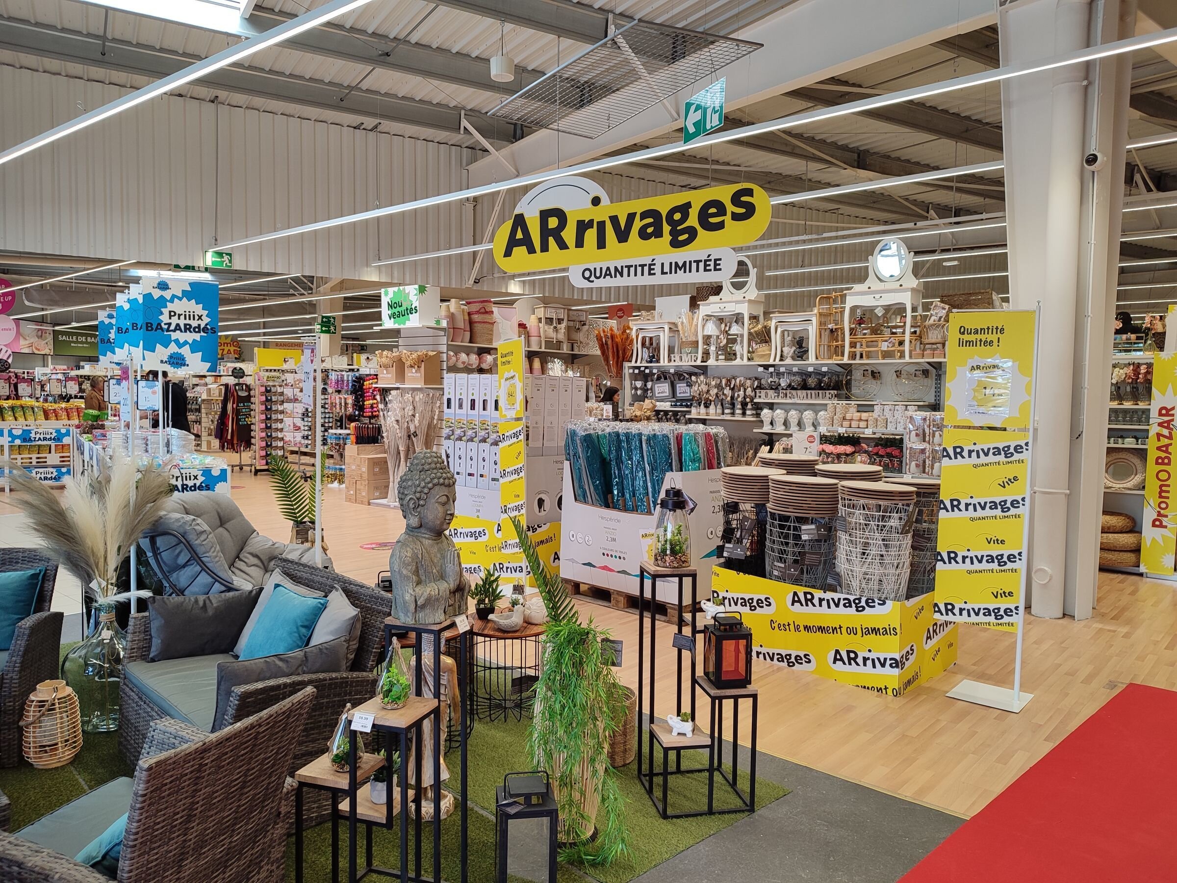 Maxi Bazar a quelques arrivages en quantité limitée pour animer le magasin mais le catalogue est majoritairement permanent. - © Républik Retail