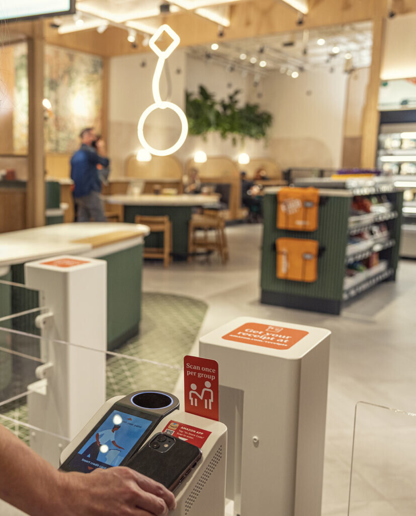 L’accès est possible via l’application Amazon Go ou l’empreinte palmaire. - © Starbucks