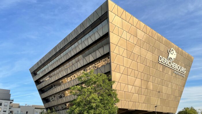 La Pyramide inversée de Créteil, siège social de Derichebourg Multiservices. - © D.R.